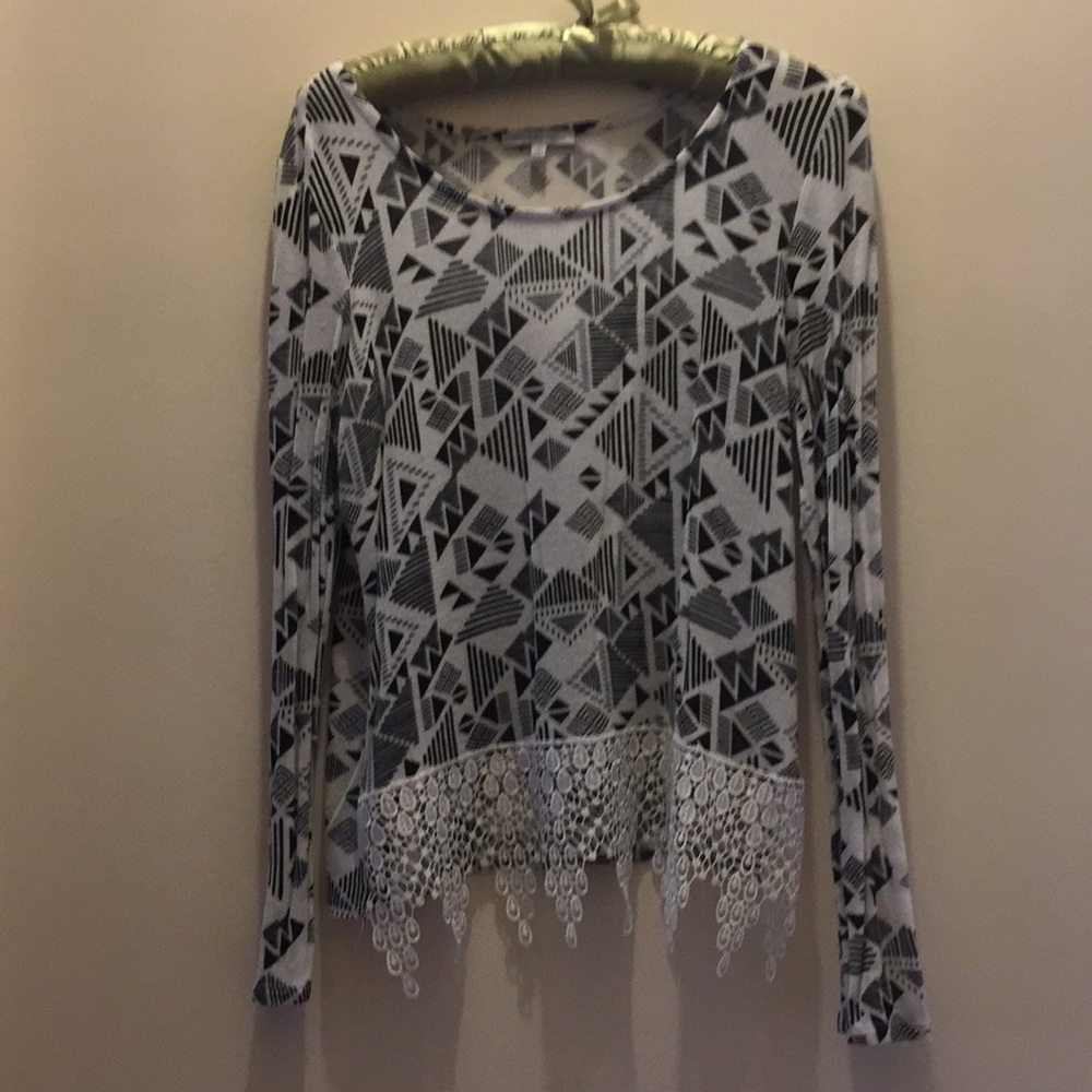 Long sleeve black and white shirt